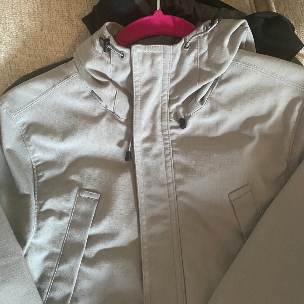 Under Armour Jacket - Picture 2 of 4